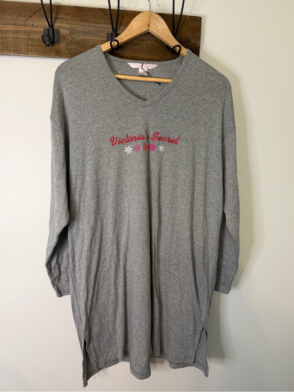 Victoria’s Secret Vintage-Style Gray Sleepshirt Nightgown Embroidered Logo M - Picture 1 of 6